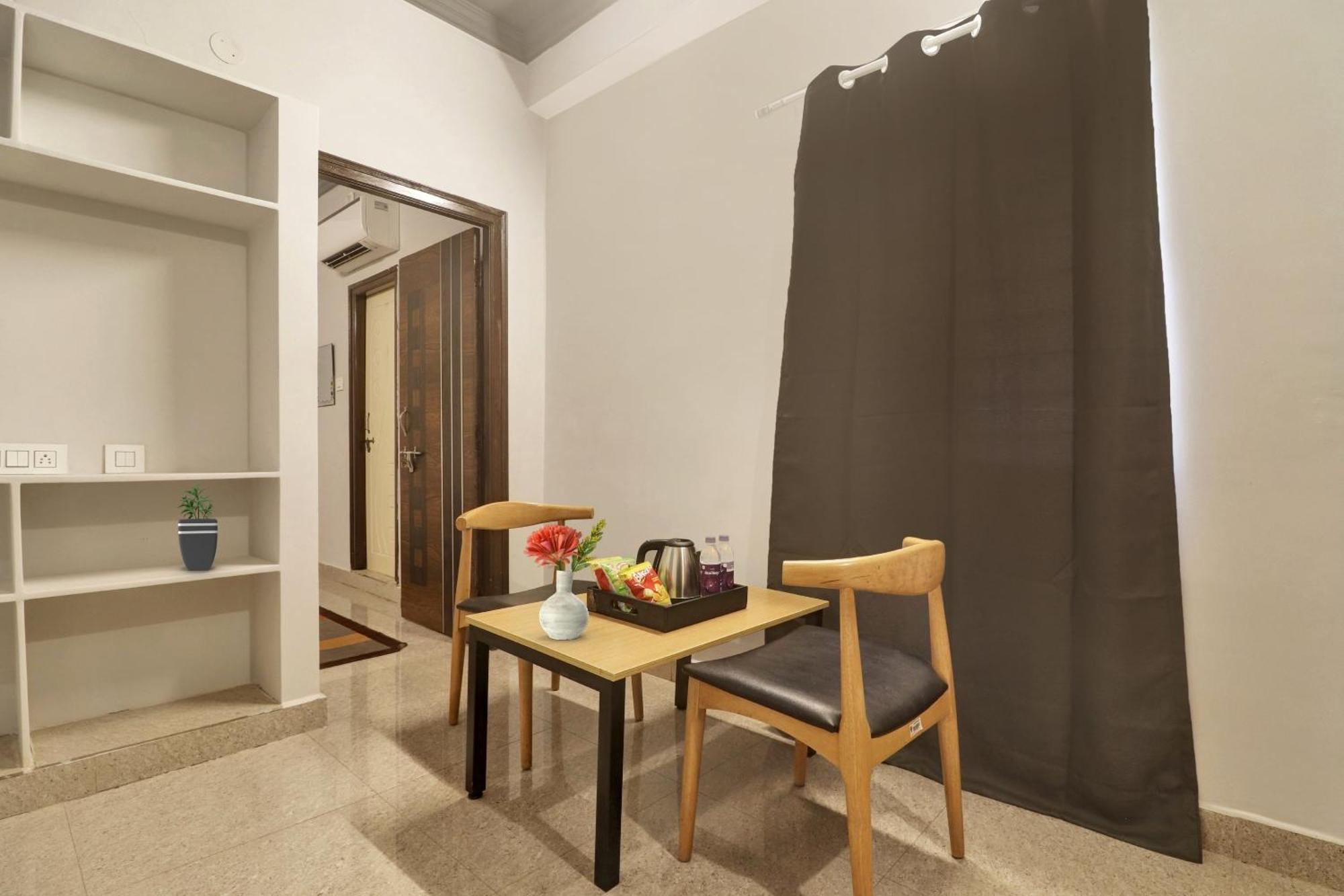 Super Townhouse Rcc Blizz Hotel Kondapur  Exterior photo