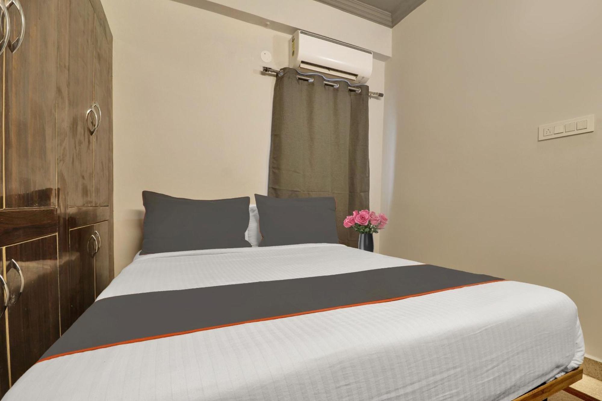 Super Townhouse Rcc Blizz Hotel Kondapur  Exterior photo